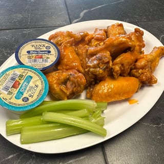 14" MEDIUM CHEESE & 6 WINGS