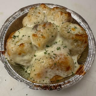 6 GARLIC KNOTS W/ MOZZARELLA